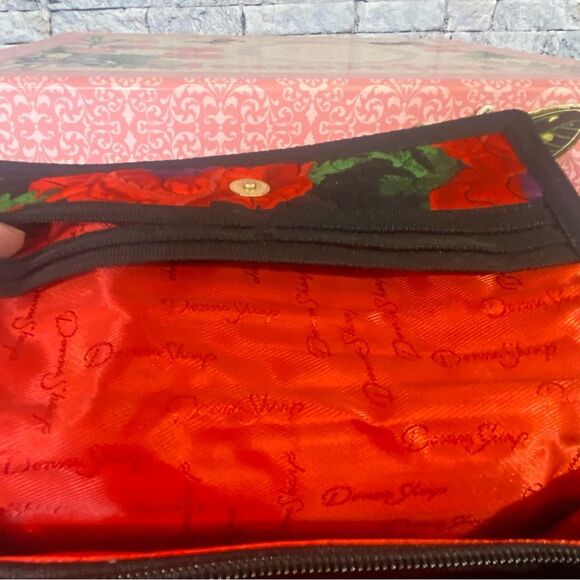 Donna Sharp Red Poppy Wristlet Quilted Wallet Vibrant Floral Red Black Print - Picture 8 of 10